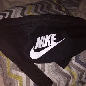NIKE FANNY PACK